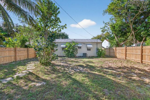 1122 N L Street, Lake Worth Beach, FL 33460