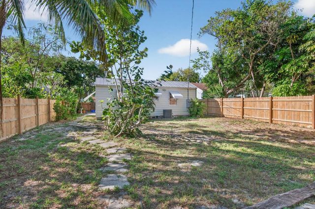 1122 N L Street, Lake Worth Beach, FL 33460
