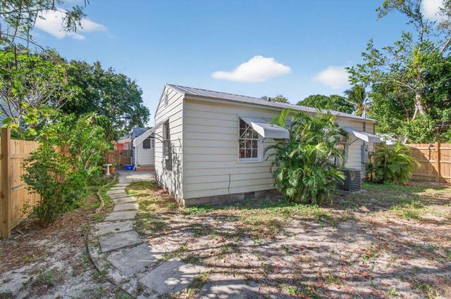 1122 N L Street, Lake Worth Beach, FL 33460