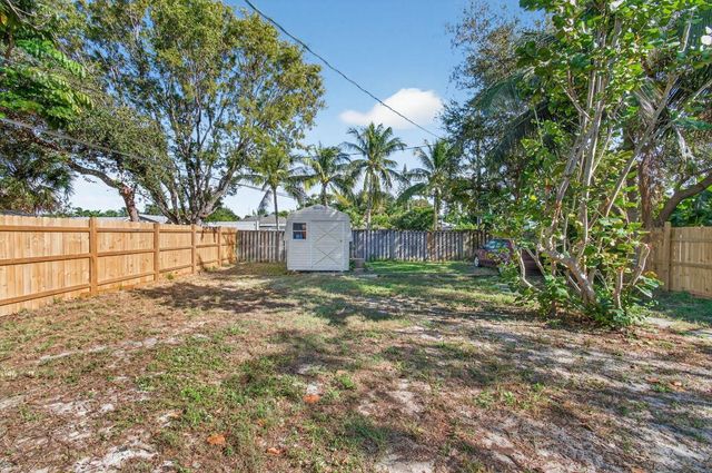 1122 N L Street, Lake Worth Beach, FL 33460