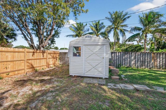 1122 N L Street, Lake Worth Beach, FL 33460