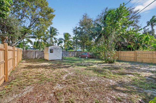 1122 N L Street, Lake Worth Beach, FL 33460