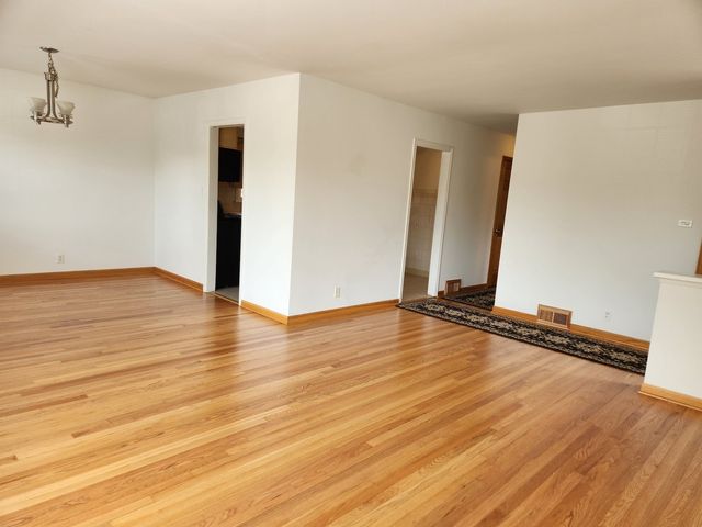 7453 N Karlov Avenue, Skokie, IL 60076