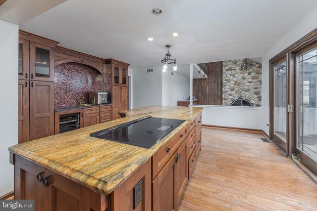 27 EASTWOOD DR, Voorhees, NJ 08043