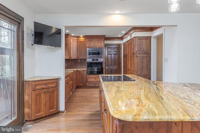 27 EASTWOOD DR, Voorhees, NJ 08043