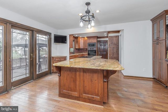 27 EASTWOOD DR, Voorhees, NJ 08043