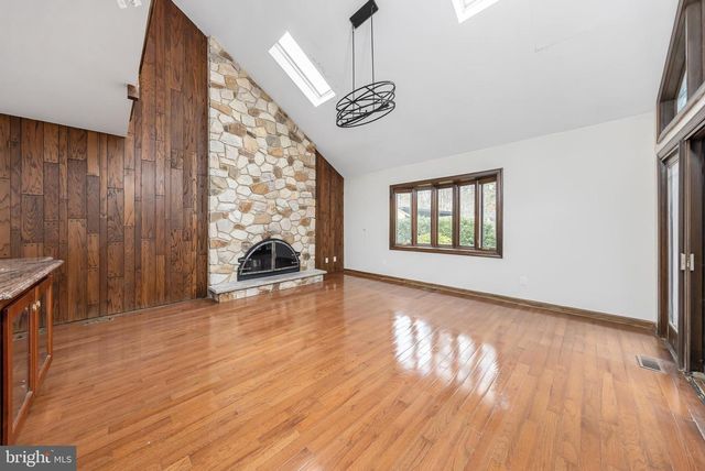 27 EASTWOOD DR, Voorhees, NJ 08043