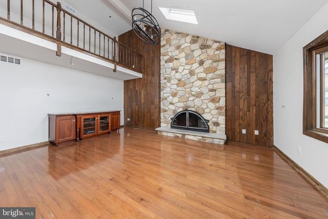 27 EASTWOOD DR, Voorhees, NJ 08043