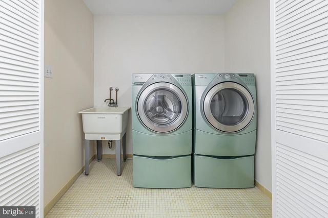 27 EASTWOOD DR, Voorhees, NJ 08043