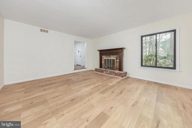 27 EASTWOOD DR, Voorhees, NJ 08043