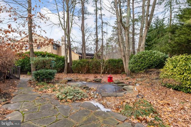 27 EASTWOOD DR, Voorhees, NJ 08043