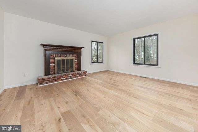 27 EASTWOOD DR, Voorhees, NJ 08043