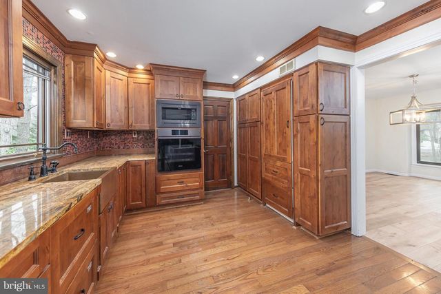 27 EASTWOOD DR, Voorhees, NJ 08043