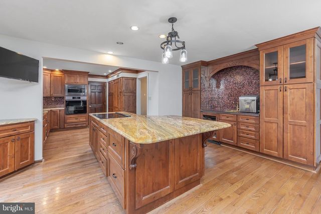 27 EASTWOOD DR, Voorhees, NJ 08043