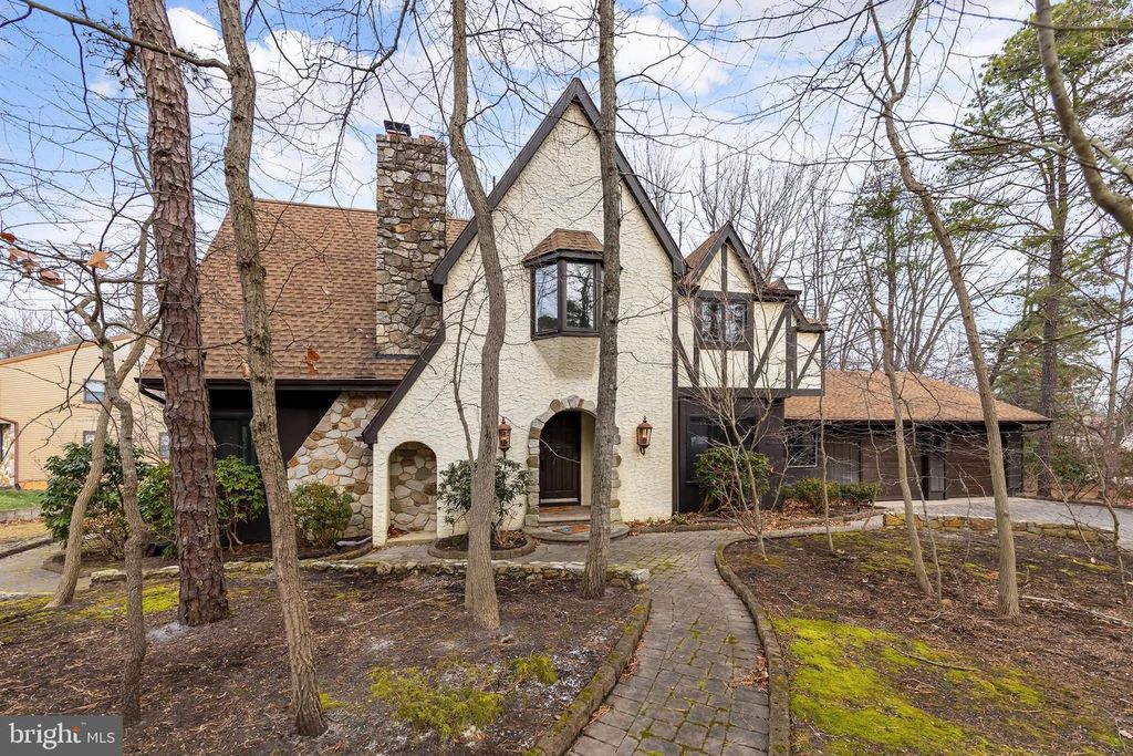 27 EASTWOOD DR, Voorhees, NJ 08043