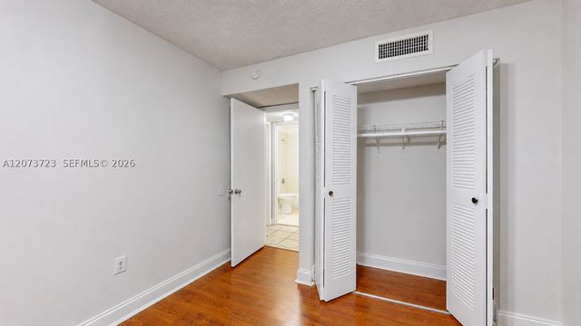 15600 SW 80th St L-304, Miami, FL 33193