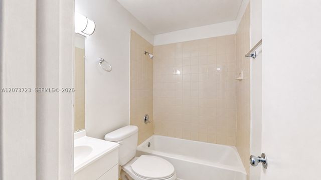 15600 SW 80th St L-304, Miami, FL 33193