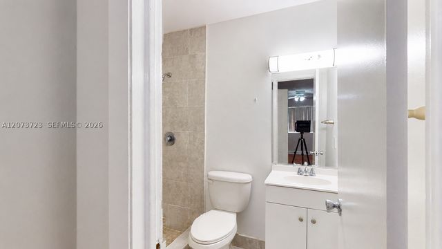 15600 SW 80th St L-304, Miami, FL 33193