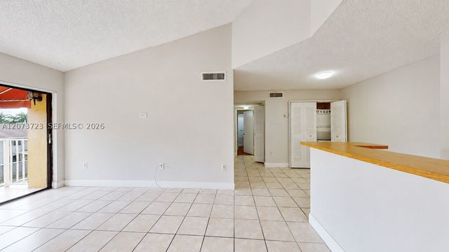 15600 SW 80th St L-304, Miami, FL 33193