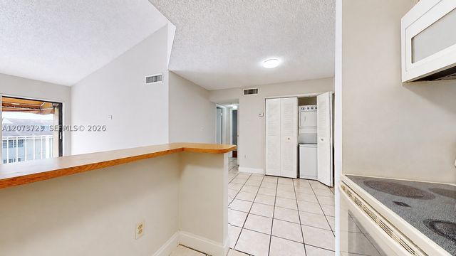 15600 SW 80th St L-304, Miami, FL 33193