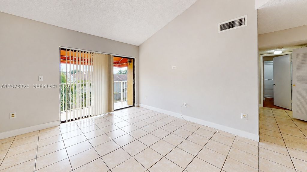 15600 SW 80th St L-304, Miami, FL 33193