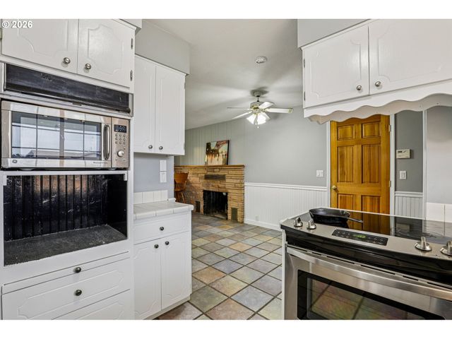 155 SUNSET Blvd, St Helens, OR 97051