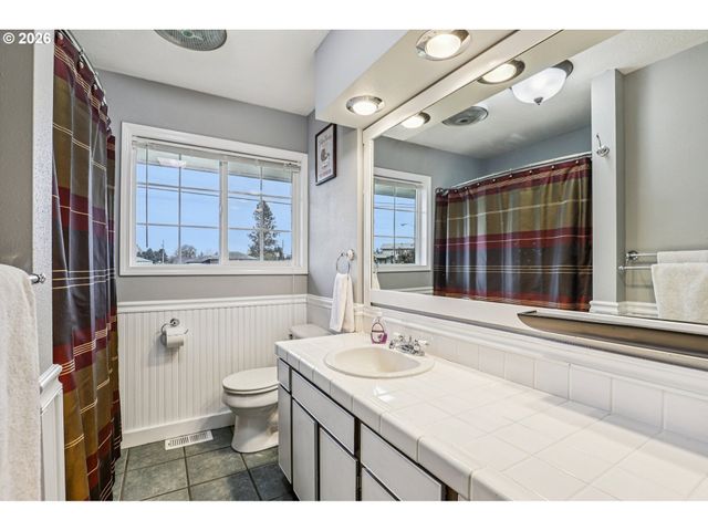 155 SUNSET Blvd, St Helens, OR 97051