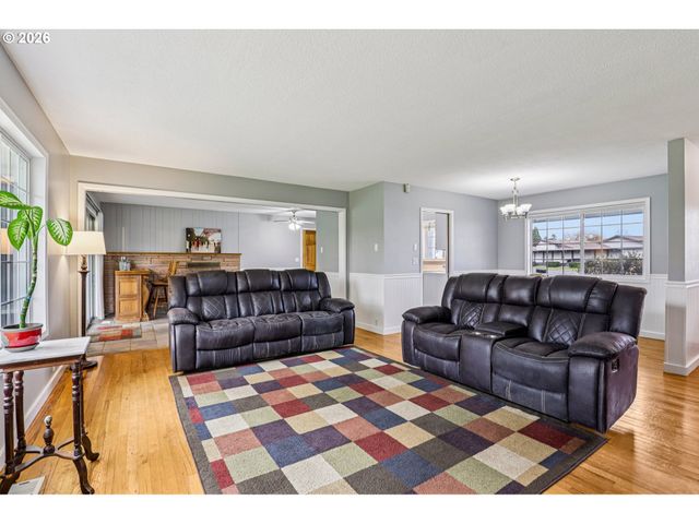 155 SUNSET Blvd, St Helens, OR 97051