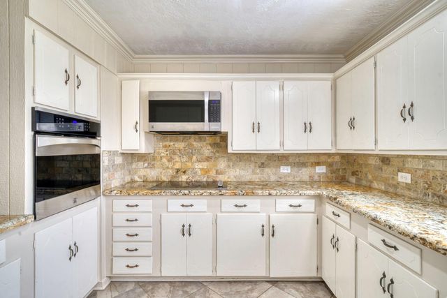 102 W Marietta Street, Madisonville, TX 77864