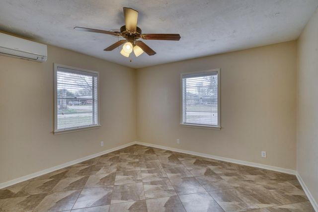 102 W Marietta Street, Madisonville, TX 77864