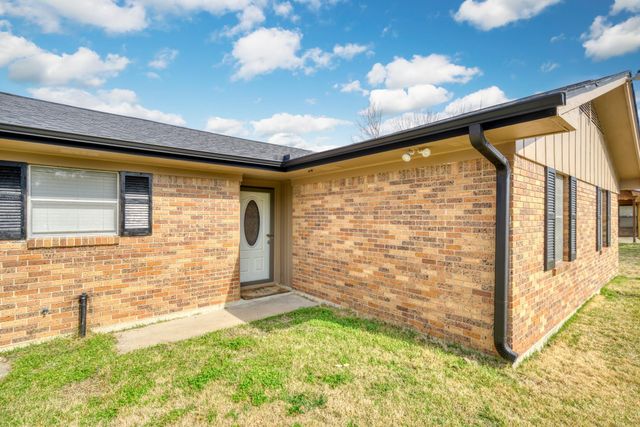 102 W Marietta Street, Madisonville, TX 77864