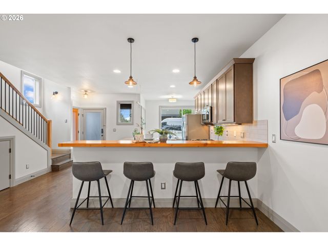 7667 Se SHERMAN Ct, Portland, OR 97215