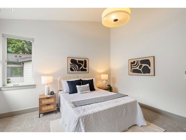 7667 Se SHERMAN Ct, Portland, OR 97215