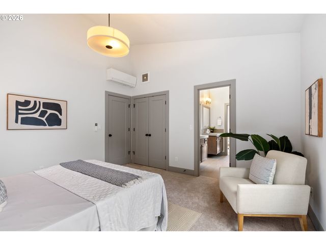 7667 Se SHERMAN Ct, Portland, OR 97215