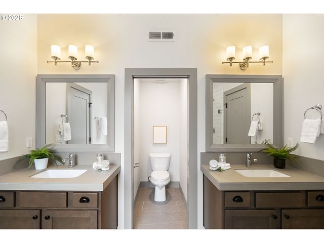 7667 Se SHERMAN Ct, Portland, OR 97215