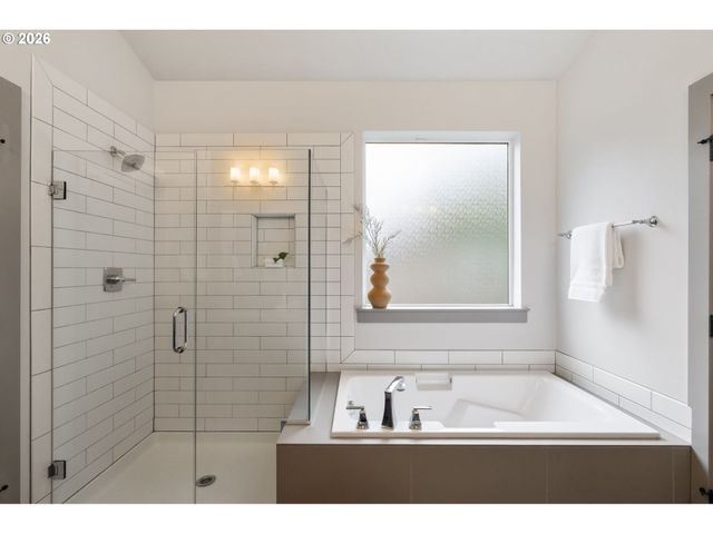 7667 Se SHERMAN Ct, Portland, OR 97215