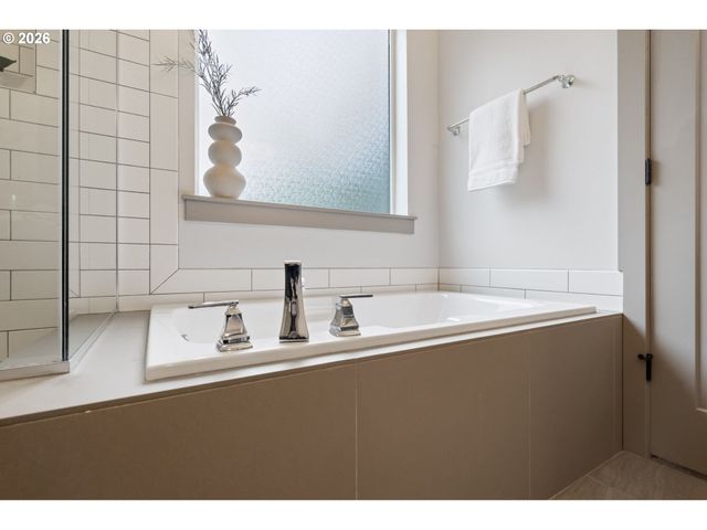 7667 Se SHERMAN Ct, Portland, OR 97215