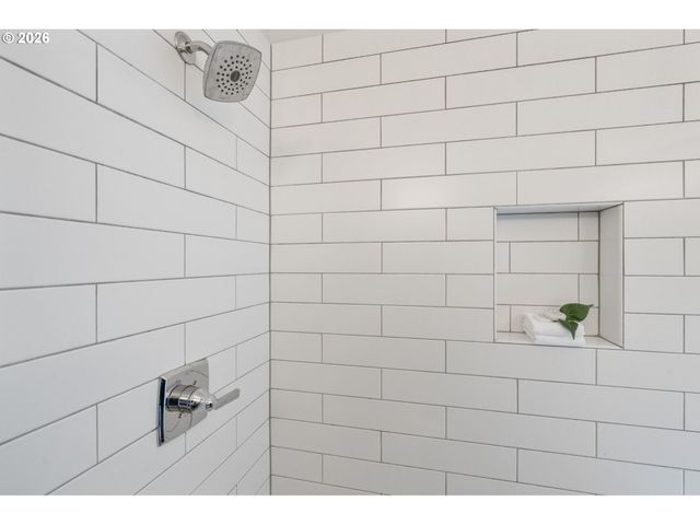 7667 Se SHERMAN Ct, Portland, OR 97215