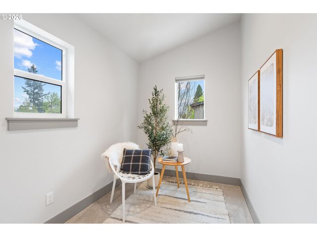 7667 Se SHERMAN Ct, Portland, OR 97215