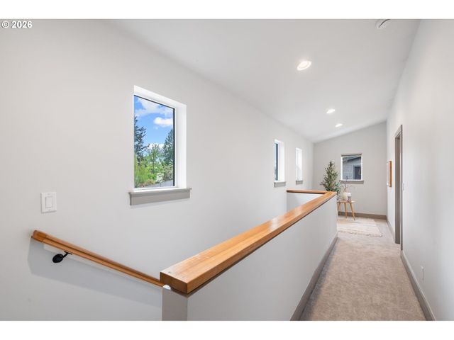 7667 Se SHERMAN Ct, Portland, OR 97215