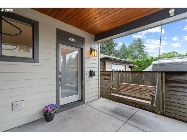 7667 Se SHERMAN Ct, Portland, OR 97215