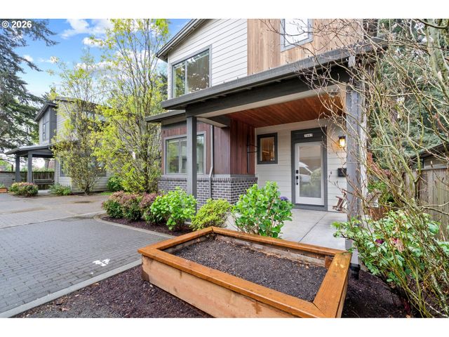 7667 Se SHERMAN Ct, Portland, OR 97215