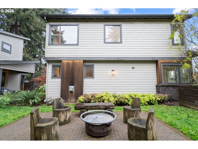 7667 Se SHERMAN Ct, Portland, OR 97215