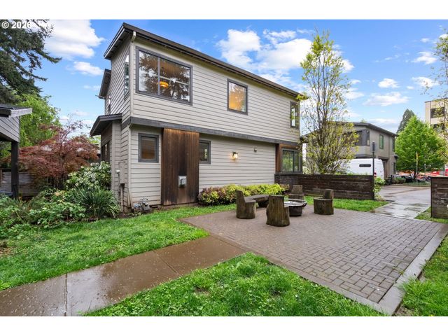 7667 Se SHERMAN Ct, Portland, OR 97215