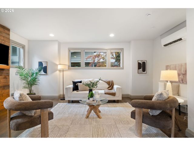 7667 Se SHERMAN Ct, Portland, OR 97215