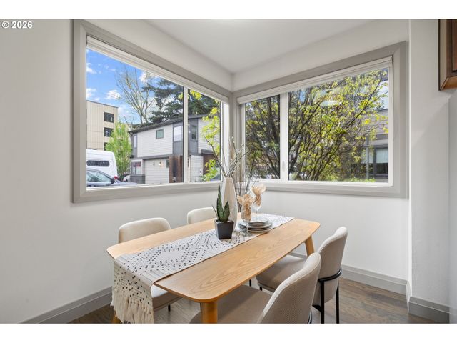 7667 Se SHERMAN Ct, Portland, OR 97215