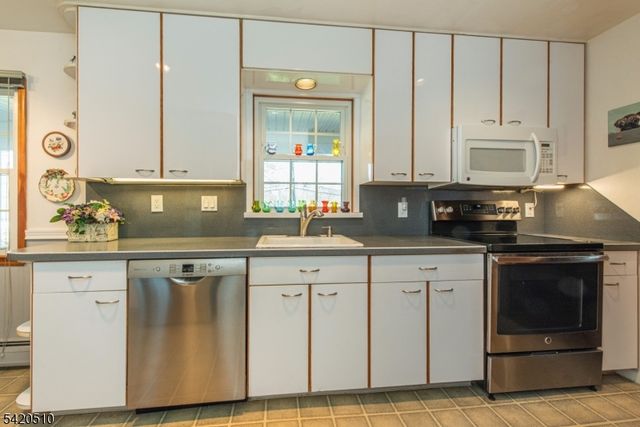 320 Reynolds Ave, Parsippany-troy Hills Twp., NJ 07054