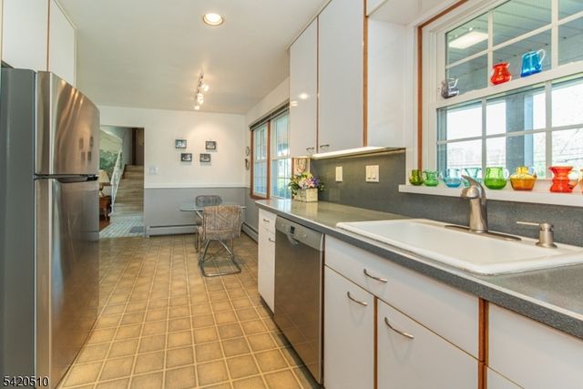 320 Reynolds Ave, Parsippany-troy Hills Twp., NJ 07054