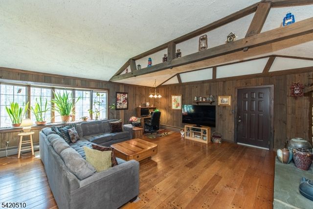 320 Reynolds Ave, Parsippany-troy Hills Twp., NJ 07054