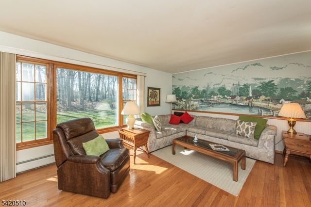 320 Reynolds Ave, Parsippany-troy Hills Twp., NJ 07054